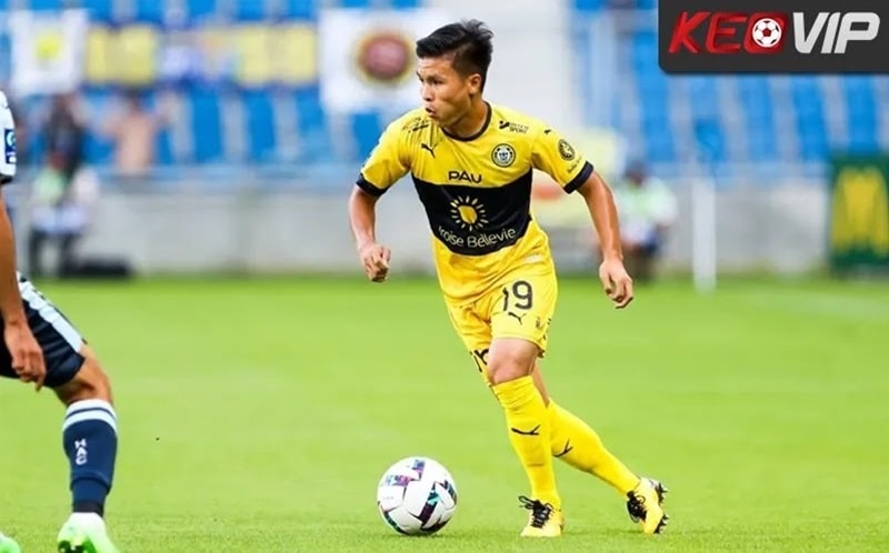 Nguyễn Quang Hải ghi bàn đầu tiên tại Ligue 2 trong màu áo Pau FC