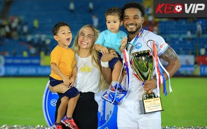 Xuân Son mang về chức vô địch V.League đầu tiên cho Nam Định